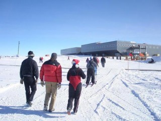 冬季如何进行房屋保温措施及选择材料？这些材料的性能如何评估？