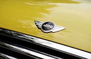 车出事故怎么办：车辆发生事故后该如何处理？处理车辆事故时要注意哪些方面？