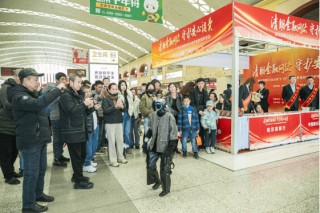 金融消保进车站  趣味宣讲护民生――哈尔滨银行2026年“3・15”金融宣教活动让旅客候车间隙解锁防骗新技能