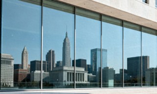 数据真空填补在即，美债市场激辩：明年美联储还会降息吗？