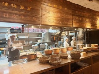 贾国龙创办新品牌，人均消费40元至50元，本人回应：不会放弃西贝，但要关一部分店，希望承接部分员工