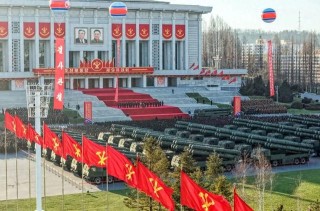 金正恩出席火箭炮赠送仪式，600毫米大口径火箭炮亮相，“世界上威力最大的聚焦式超强力攻击武器”