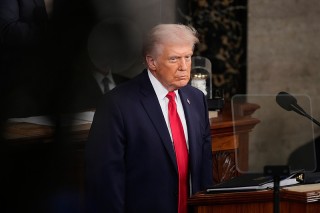 特朗普：对伊朗的不间断打击将持续一周甚至更长时间