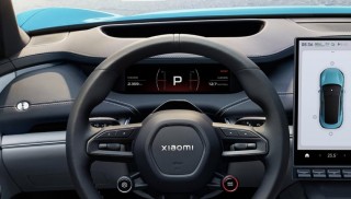 小米车主行驶中酣睡引争议，客服称智驾也需手握方向盘