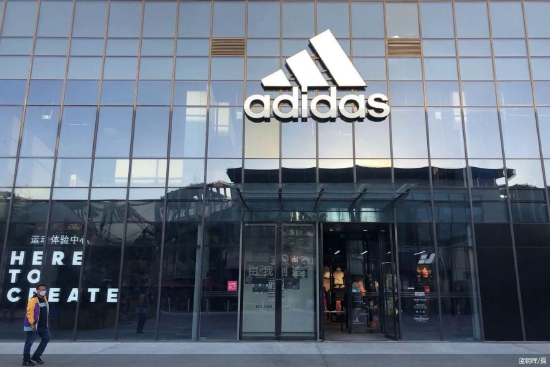 阿迪达斯警告称,因关税问题将上调其在美国的所有产品价格 第1张 阿迪达斯警告称,因关税问题将上调其在美国的所有产品价格 第1张