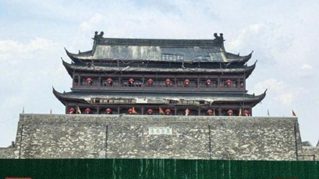 凤阳鼓楼瓦片脱落背后:涉事公司十年前曾因违规施工致文保建筑被烧毁 第1张 凤阳鼓楼瓦片脱落背后:涉事公司十年前曾因违规施工致文保建筑被烧毁 第1张