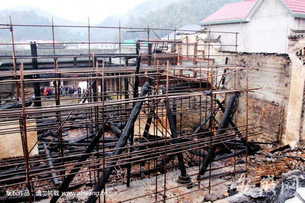 凤阳鼓楼瓦片脱落背后:涉事公司十年前曾因违规施工致文保建筑被烧毁 第4张 凤阳鼓楼瓦片脱落背后:涉事公司十年前曾因违规施工致文保建筑被烧毁 第4张