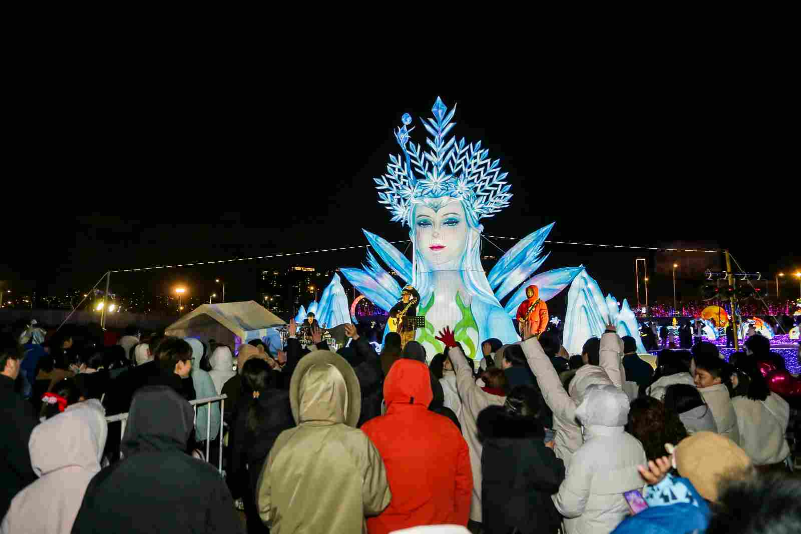 沸点狂欢,共赴璀璨!太仓阿尔卑斯国际度假区绽耀冰雪燃灯跨年夜 第3张 沸点狂欢,共赴璀璨!太仓阿尔卑斯国际度假区绽耀冰雪燃灯跨年夜 第3张