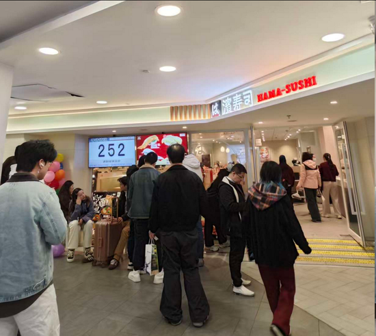 日本知名巨头退出中国内地市场,寿司平价品牌狂奔,有门店日排队3000桌 第5张 日本知名巨头退出中国内地市场,寿司平价品牌狂奔,有门店日排队3000桌 第5张