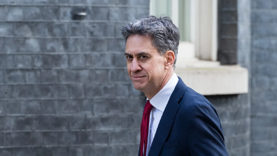 英国应对能源冲击，要求所有新建住宅安装太阳能板与热泵  第2张