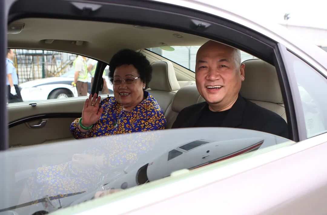 “猪八戒”马德华将送别陈丽华：大姐非常好非常有爱心，各方面都非常优秀，她为紫檀事业作出很大贡献，她的离去让我们很悲痛  第8张