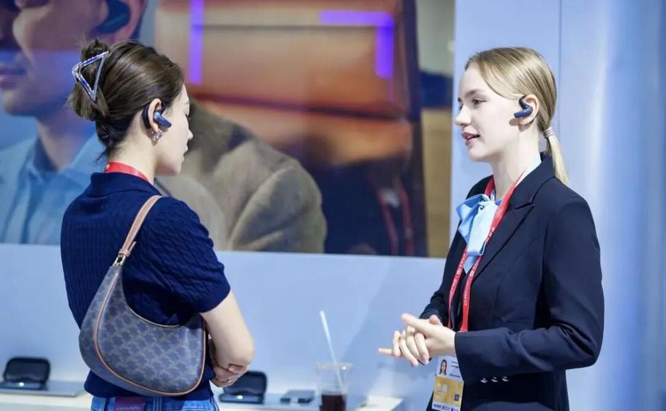 科大讯飞携AI眼镜亮相消博会,全场景AI赋能海南自贸港跨语言沟通 第4张 科大讯飞携AI眼镜亮相消博会,全场景AI赋能海南自贸港跨语言沟通 第4张